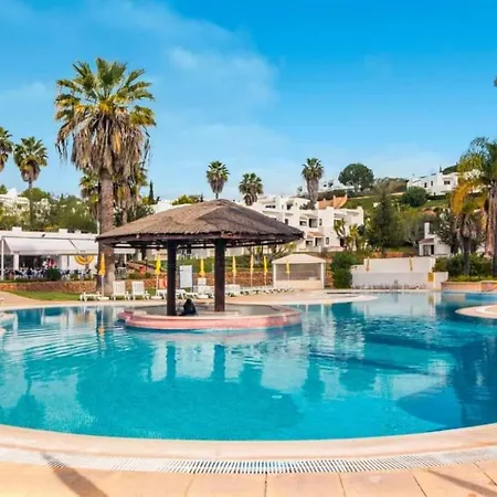 Apartment Apartamento Club - Free Wifi - Pool - By Bedzy *